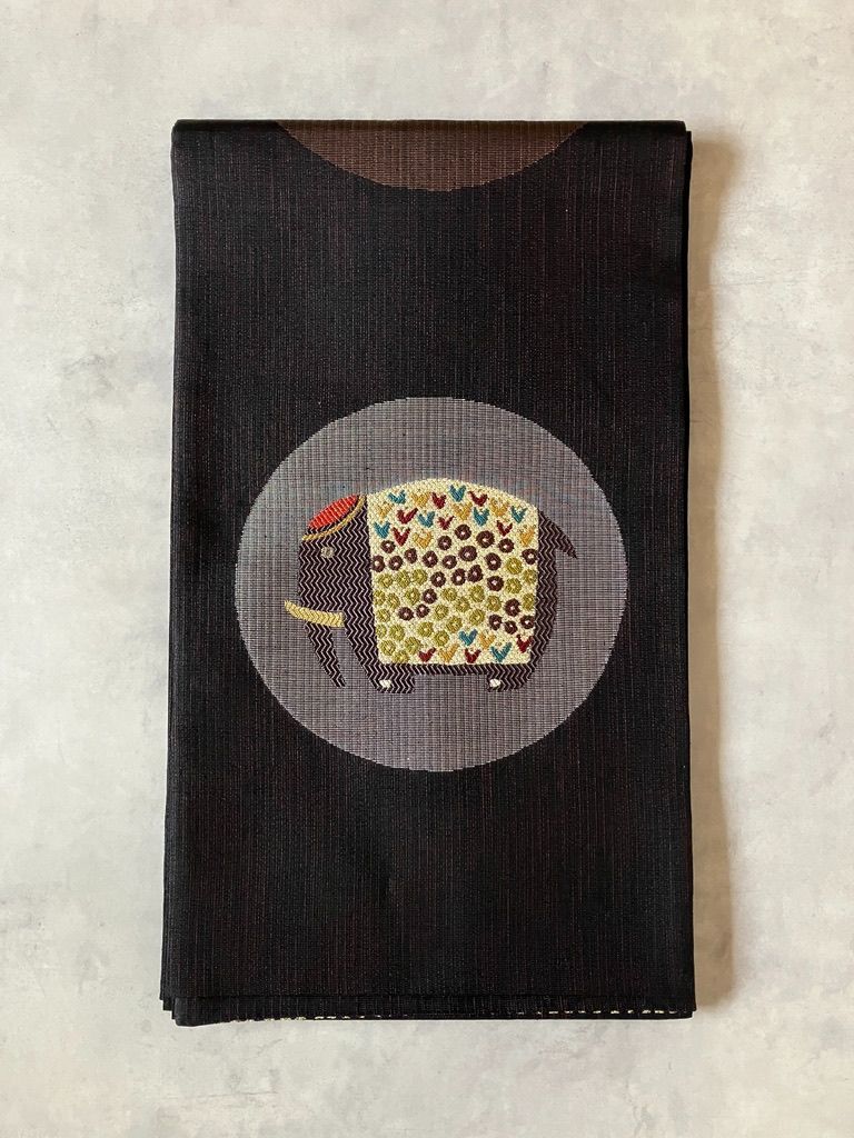 黒地 袋帯 ゾウのモダン柄 洒落感のある織り意匠 F 067