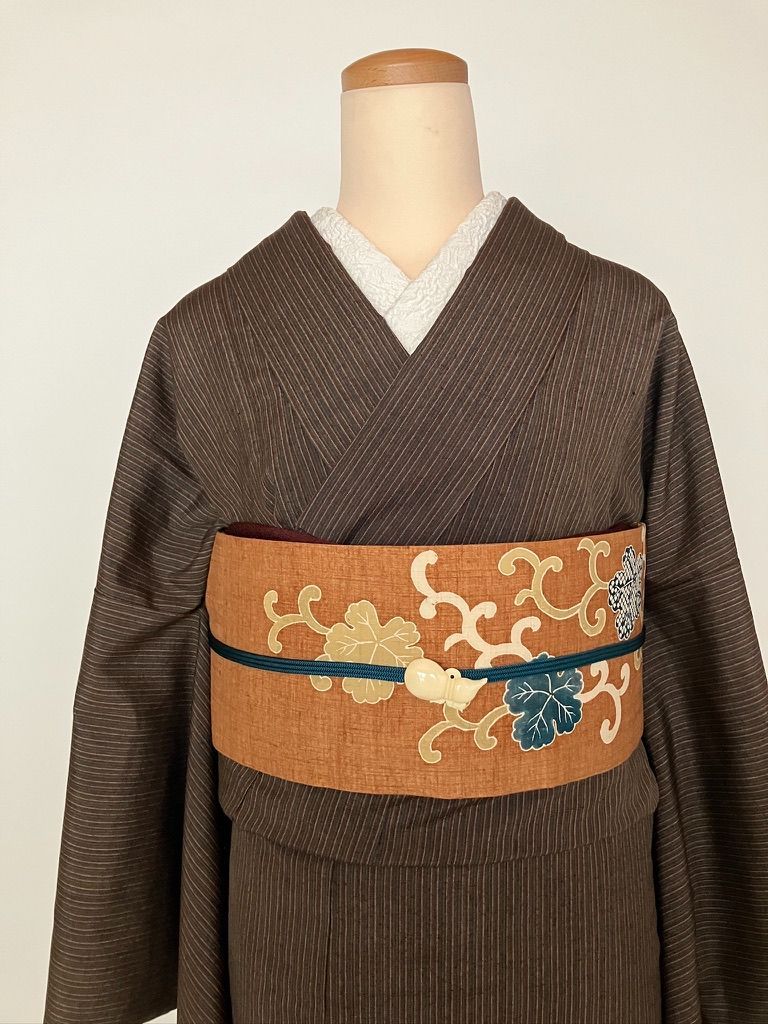 茶色 縞の上質紬 細縞が生む静かなニュアンス K 200