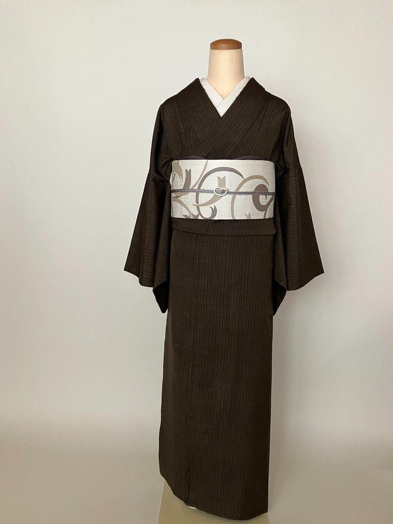 細縞が生む静かなニュアンス