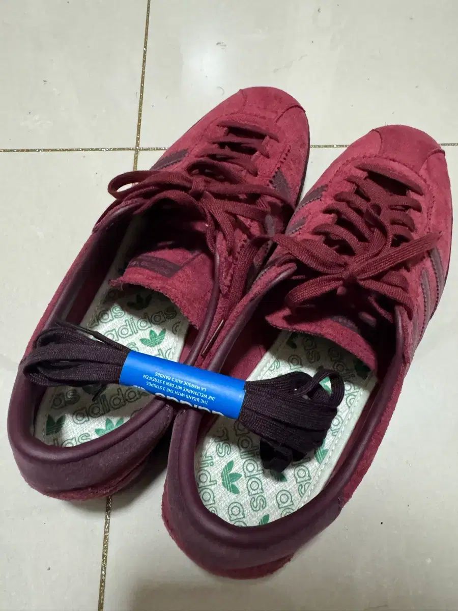 adidas タバコ バーガンディ
