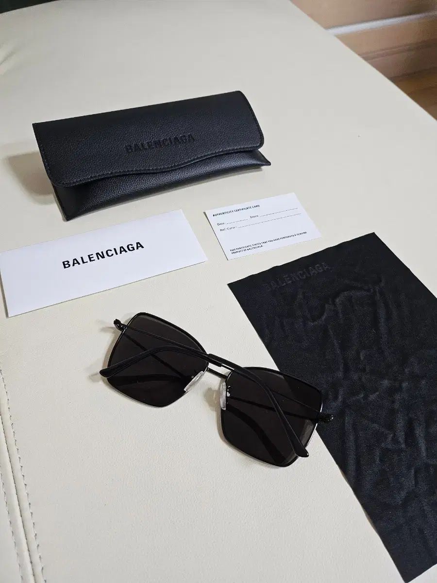 バレンシアガ ブラック