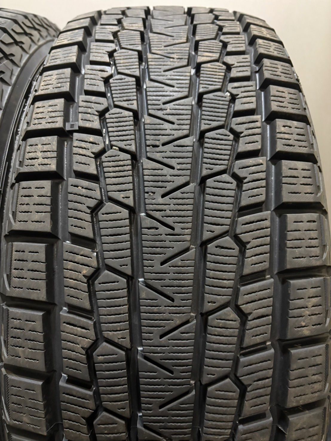 235|60 R 18 |ice GUARD G 075 23年製 スタッドレス 4本 ヨコハマ アイスガード ハリアー RAV 4 エクストレイル 南10-L 250