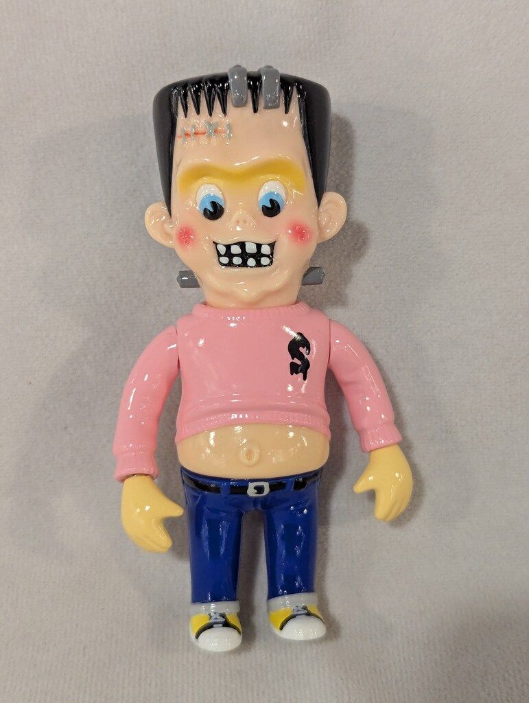 HEAD ROCK STUDIO KNUCKLE S KUSTOM MONSTERS mini Lil FRANKY 肌色|服ピンク|青ズボン