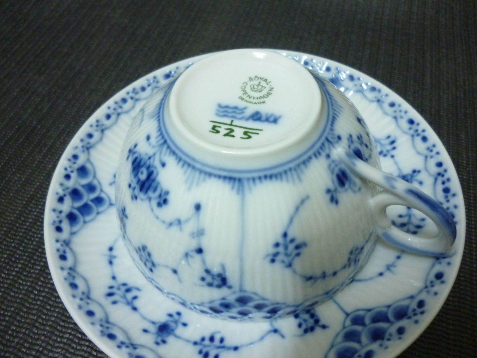 ブルーフルーテッド ティーカップ