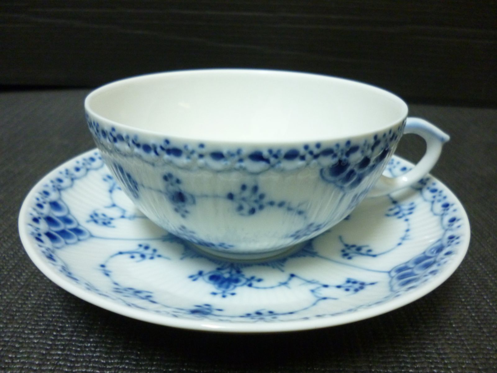 ♥品 展示のみ ROYAL ロイヤルコペンハーゲン ブルーフルーテッド ティーカップ ソーサー 2客セット