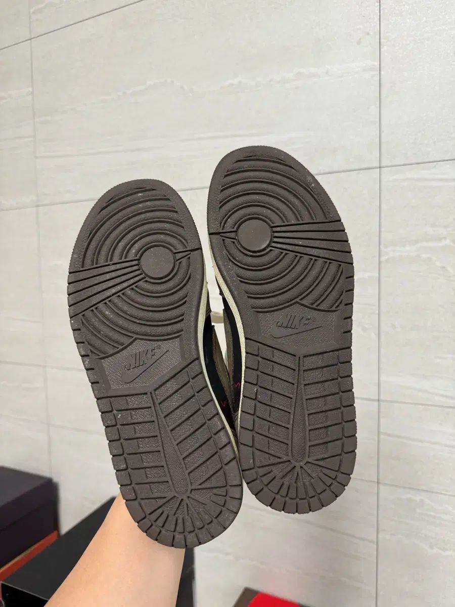 ロー トラヴィス