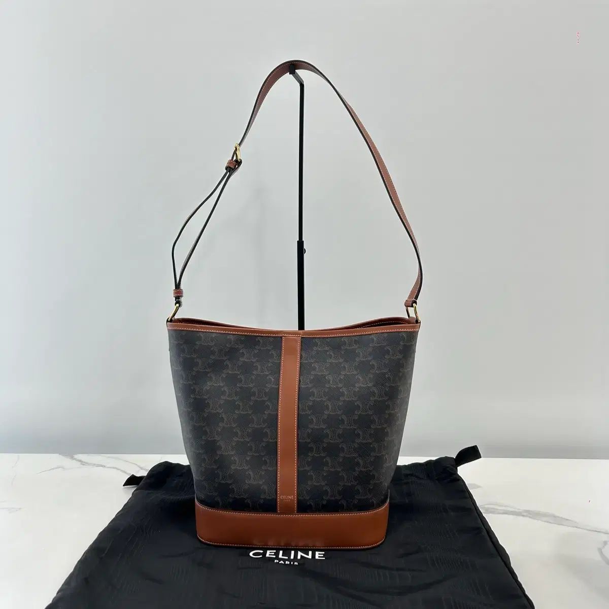 セリーヌ トリオンフ バケットバッグ ミディアム
