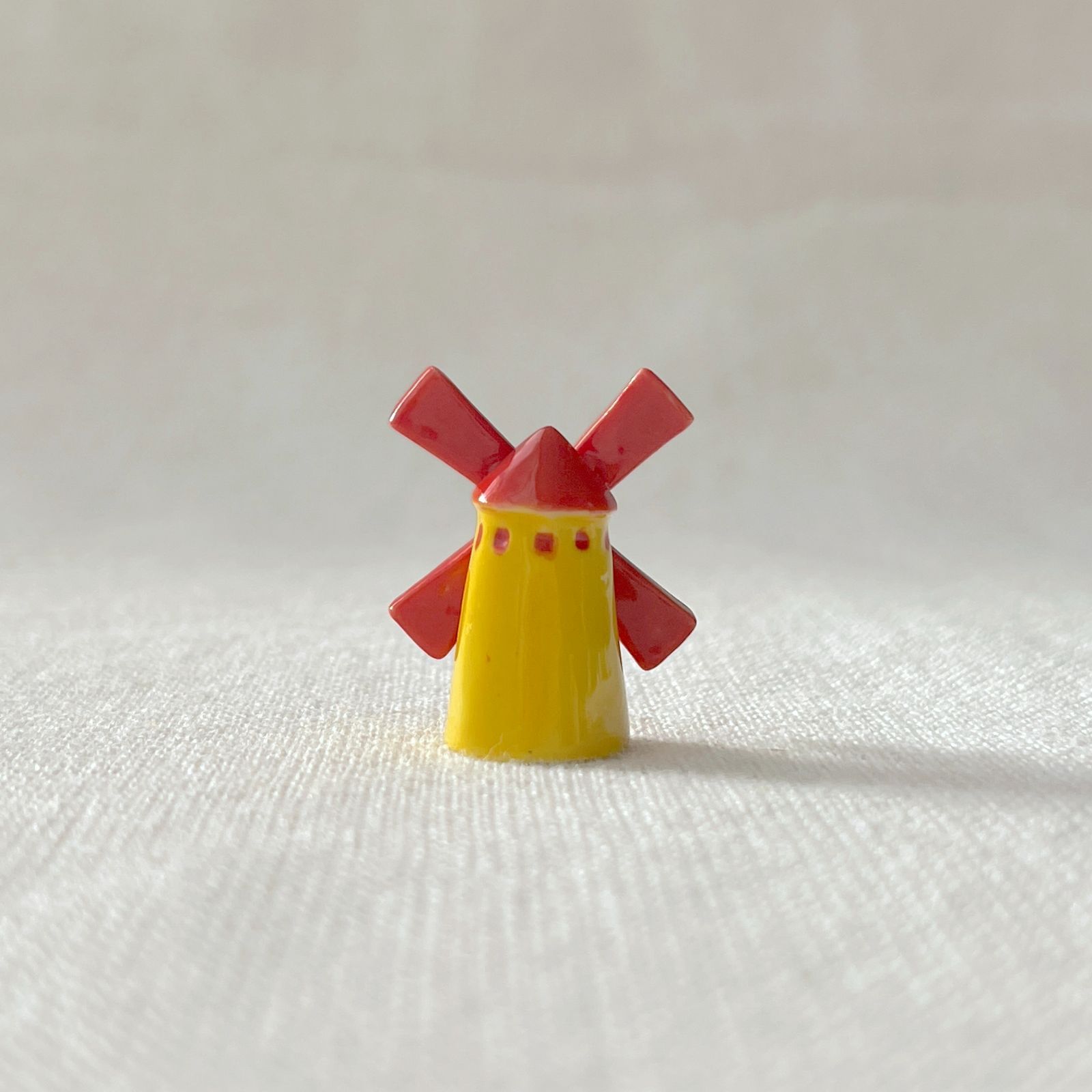 フェーヴ 赤い羽根の小さな風車 2005年 フランス フェーブ ミニチュア