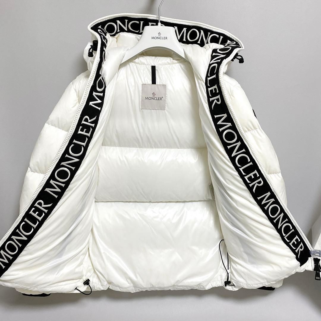 MONCLER |