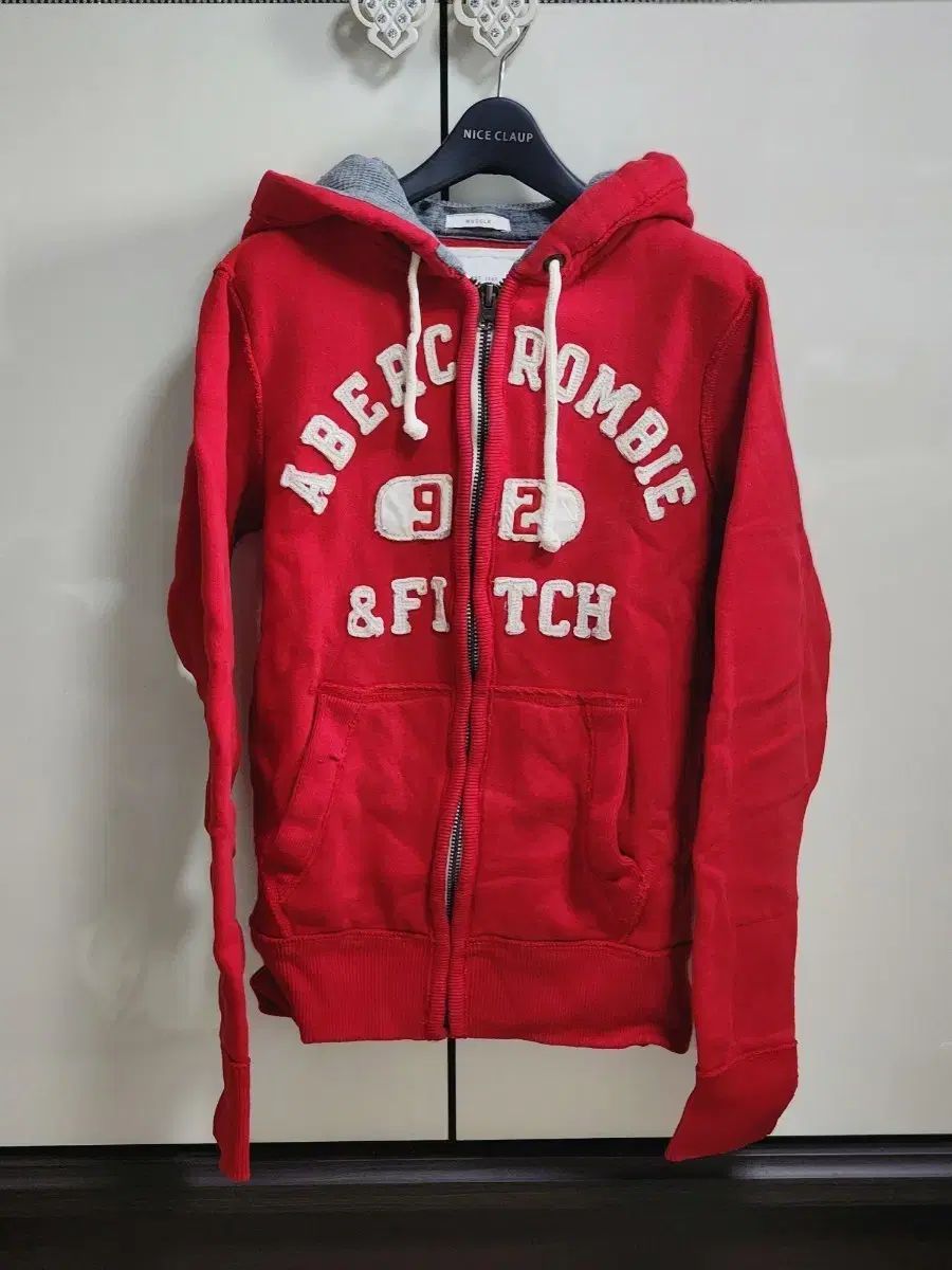 Abercrombie アバクロンビー muscle スモールサイズ DARK RED カラー フード ジップアップ
