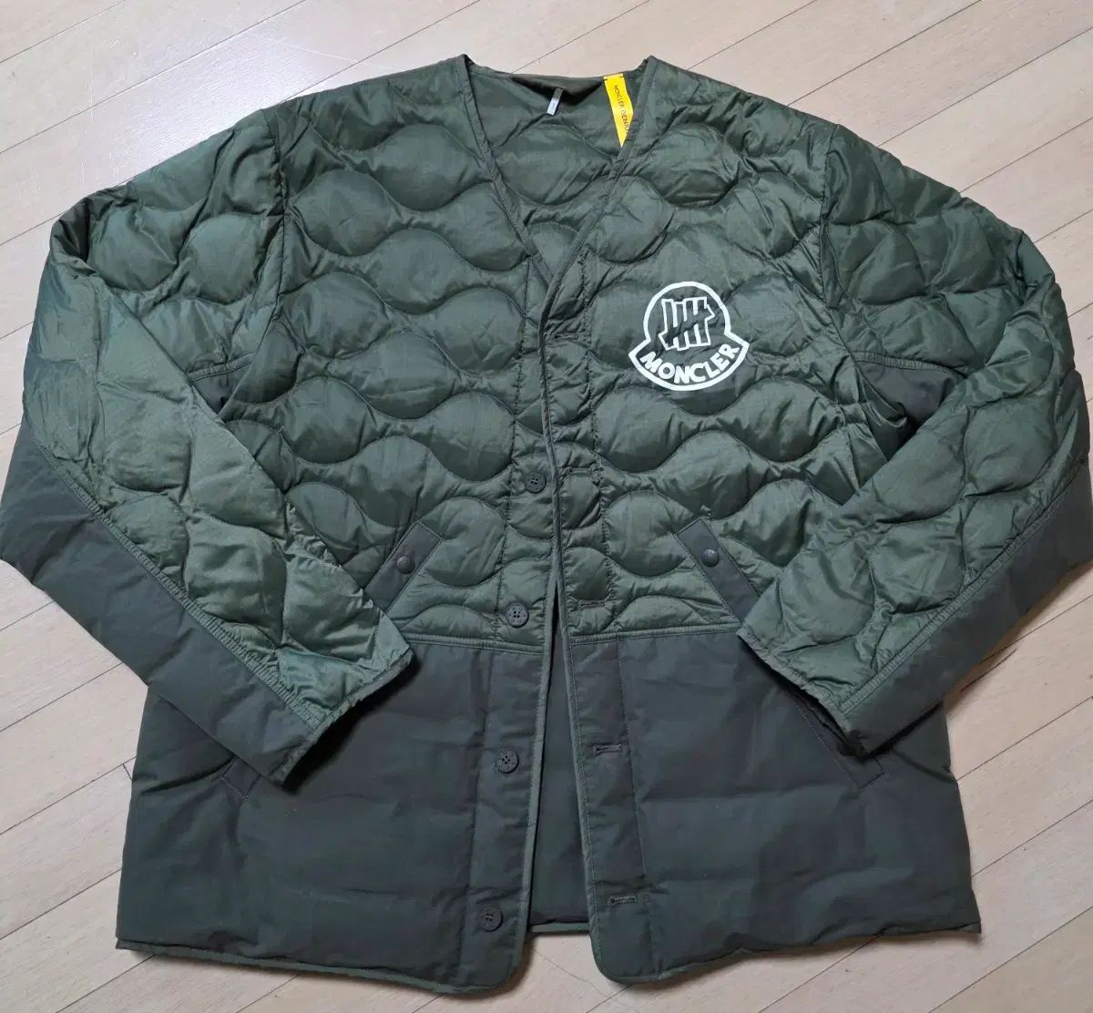 モンクレール ジニアス | ミリタリー オニオン ライトダウン 110