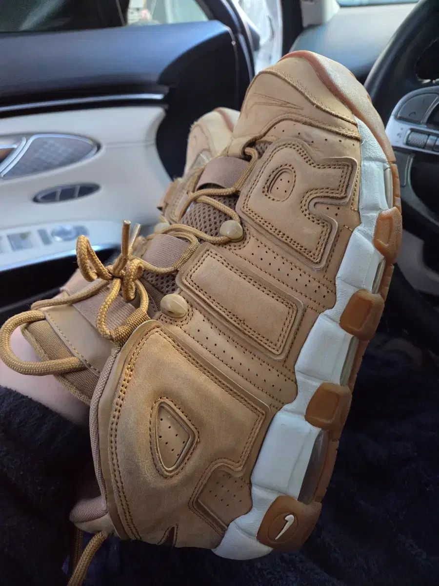 300 NIKE アップテンポ テンジャン