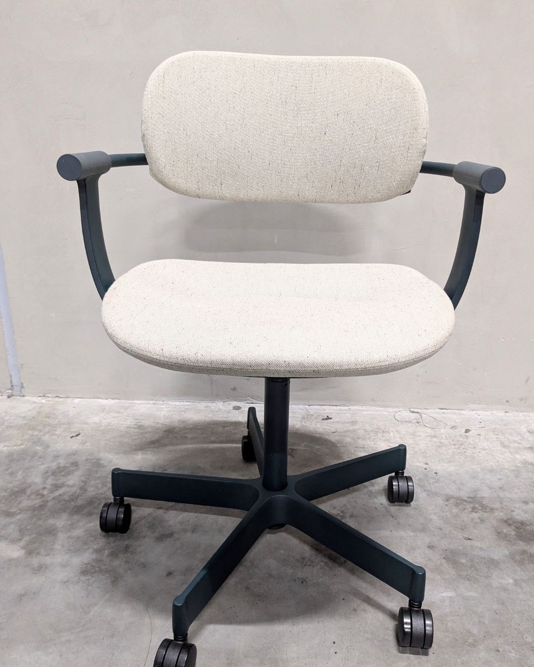 Bランク】vertebra03(バーテブラ) 5本脚 ウレタンキャスター ダーク