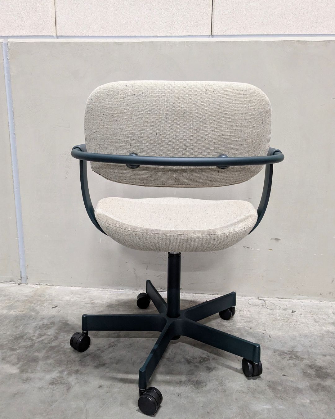 エクリュベージュ