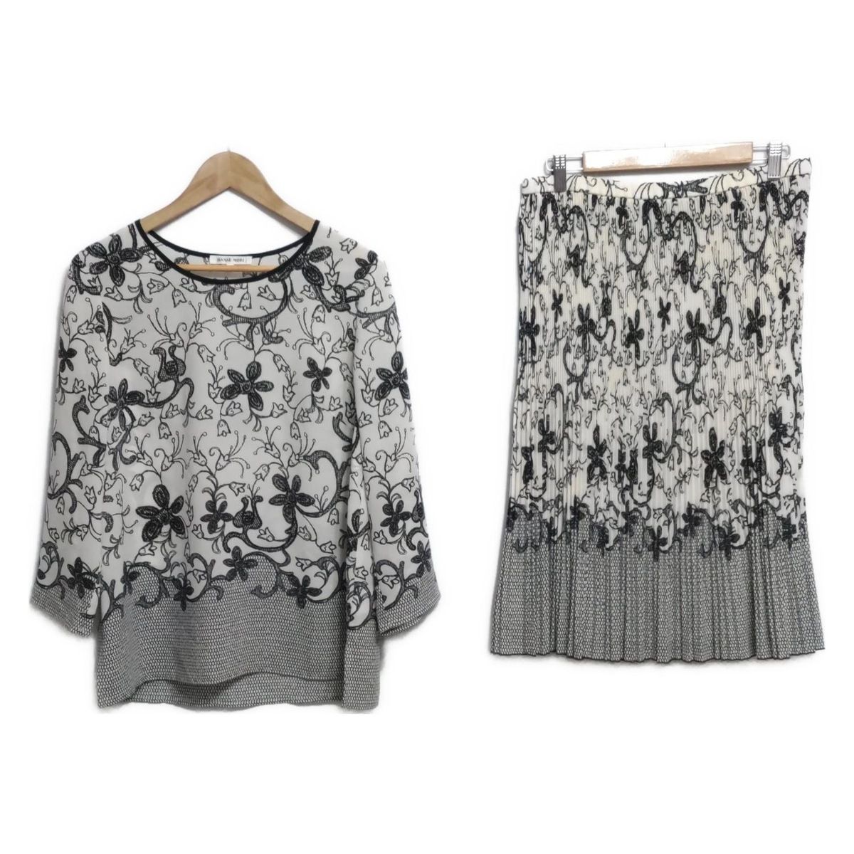 HANAE MORI ハナエモリ スカートセットアップ レディース - アイボリー×ダークネイビー 花柄|プリーツ