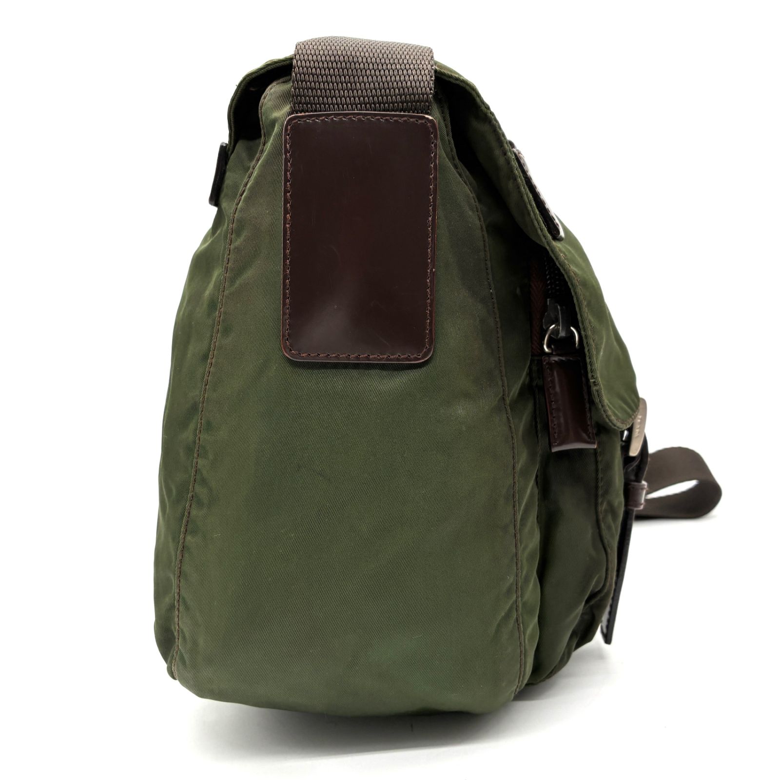 プラダ PRADA メッセンジャーバッグ　三角ロゴ　フラップ　カーキ　斜め掛け プラダ PRADA メッセンジャーバッグ 三角ロゴ フラップ カーキ 斜め