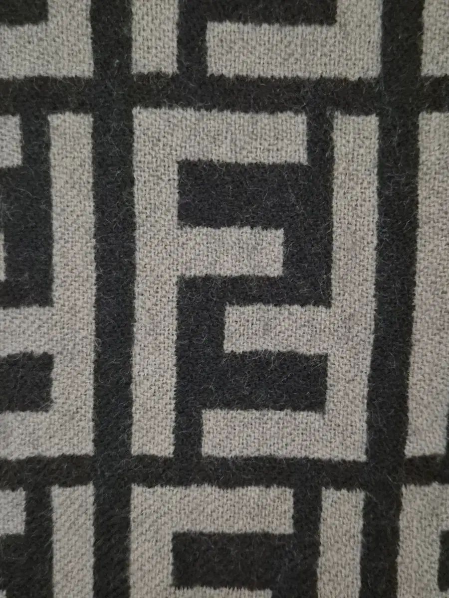 FENDI マフラー ユニセックス