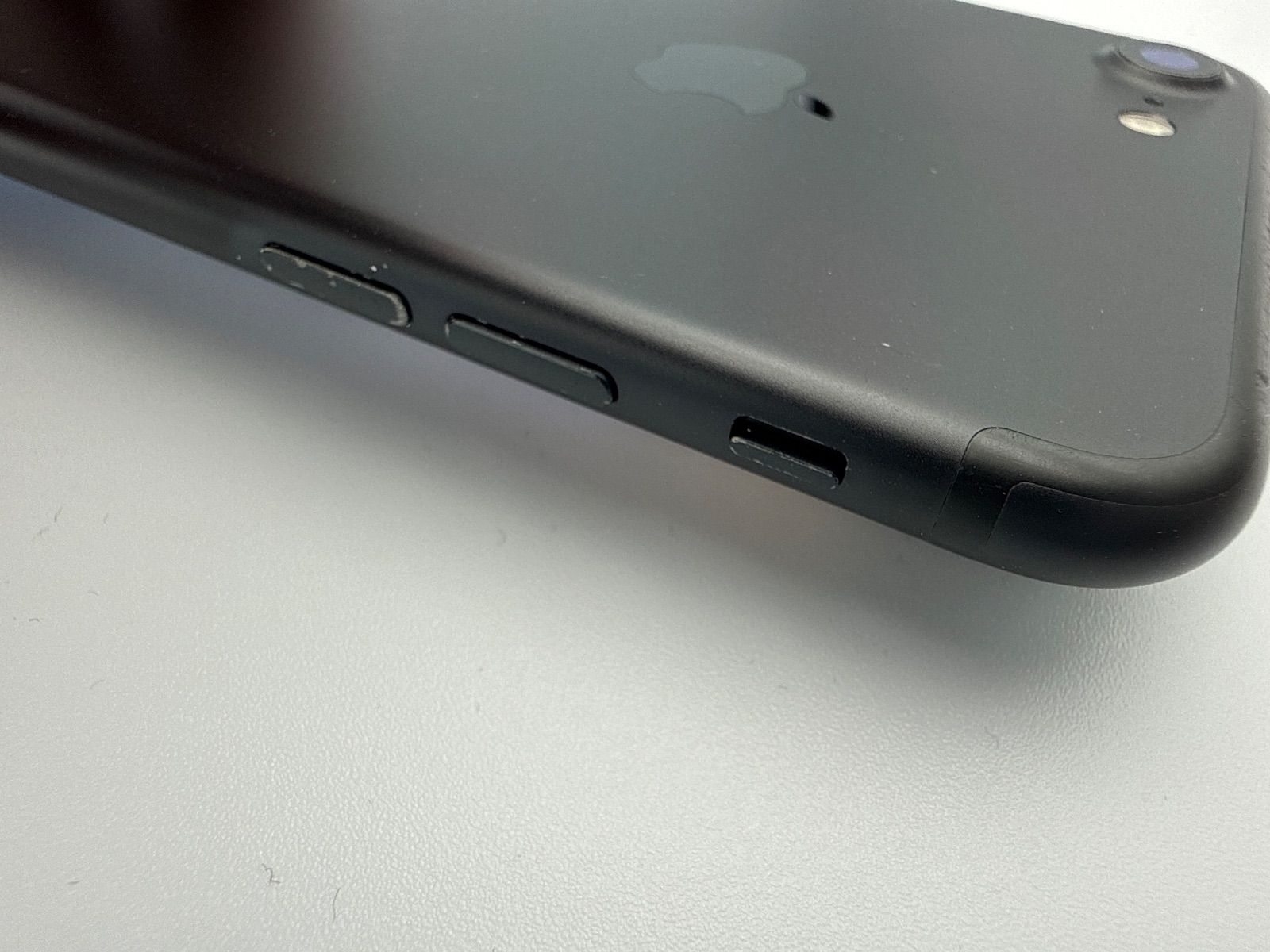 バッテリー新品交換済み 100％ SIMフリー iPhone7 32GB ブラック au