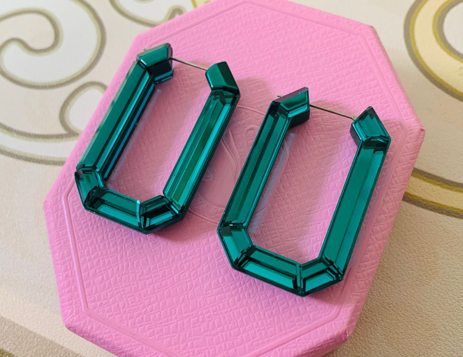 スワロフスキー SWAROVSKI Lucent フープピアス 緑