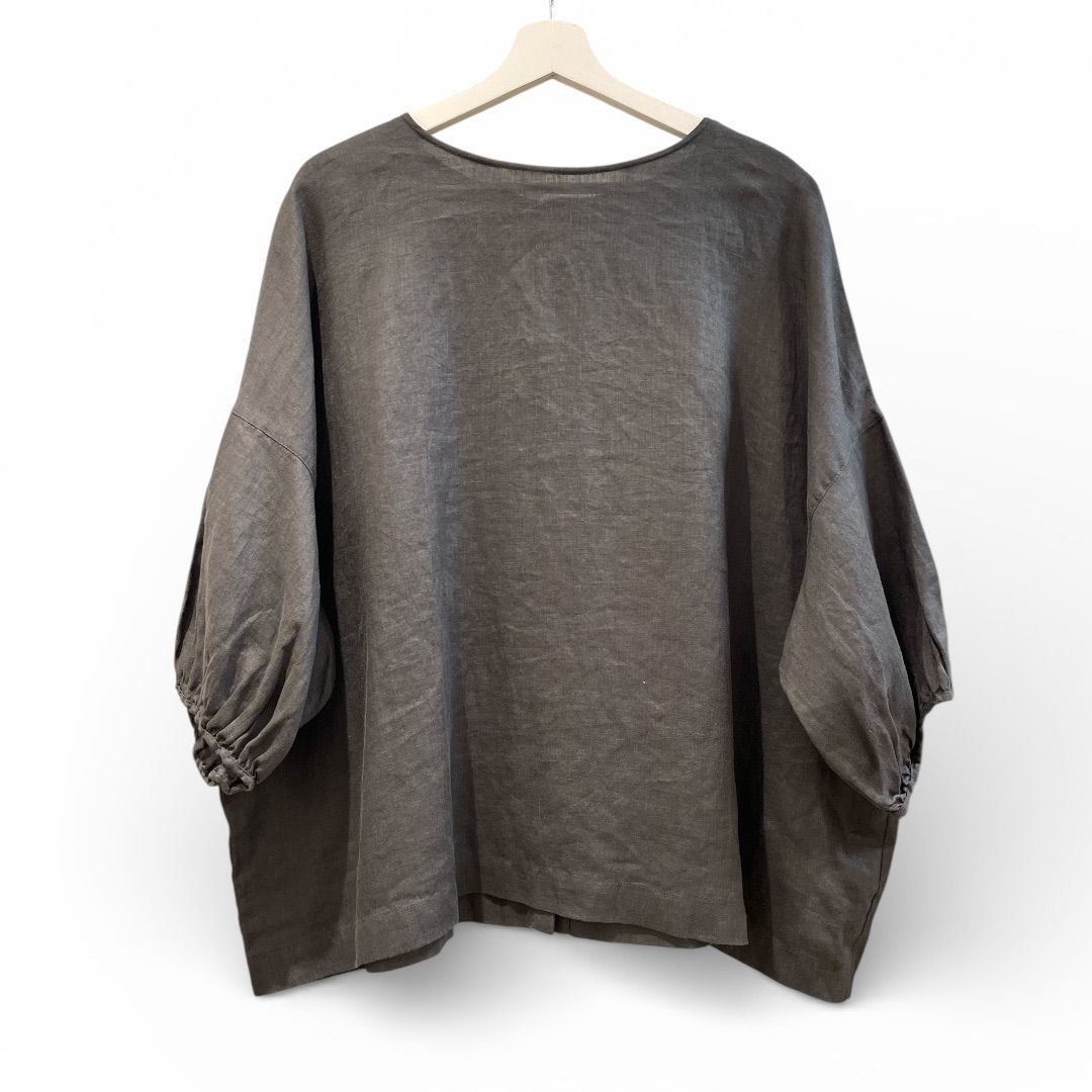 ビアズリー リネン前後ブラウス チャコールグレー サイズ 定価¥18700 麻 ドロップショルダー 七分袖 2 way レディース 夏 ゴーゴー 草2948