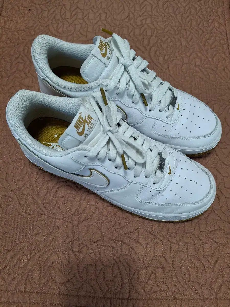 285 NIKE エアフォース1 ロー スニーカー 0340 A