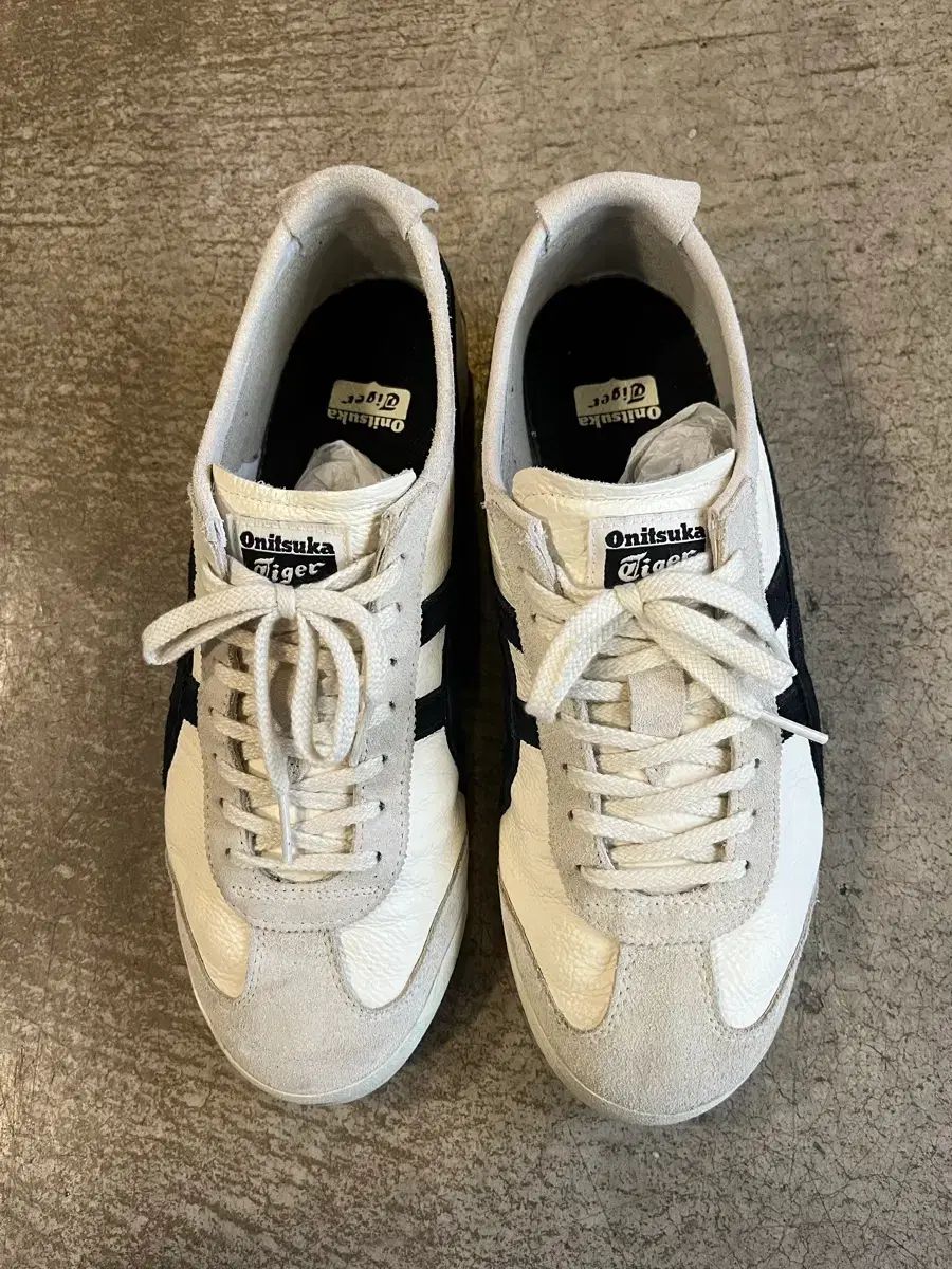 オニツカタイガー メキシコ66 白黒 スニーカー