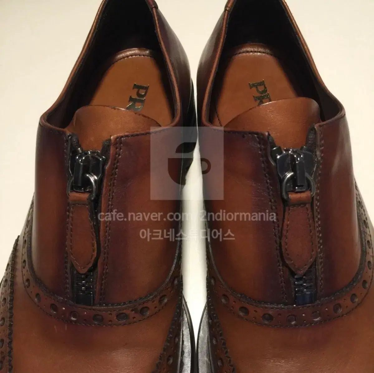 PRADA シャークソール ジッパー ウイングチップ ブラウン 8 270 - メルカリ