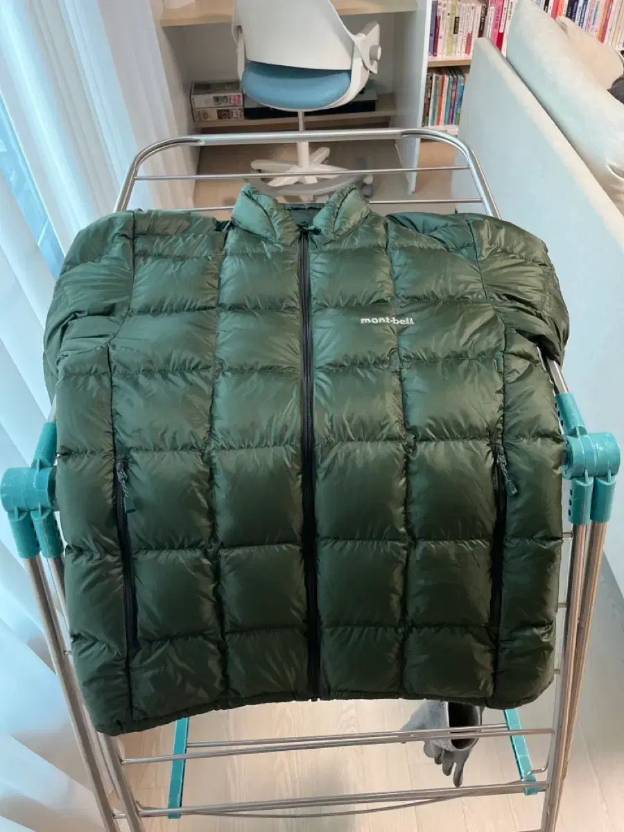 モンベル シューペリア ダウンジャケット DARK GREEN M