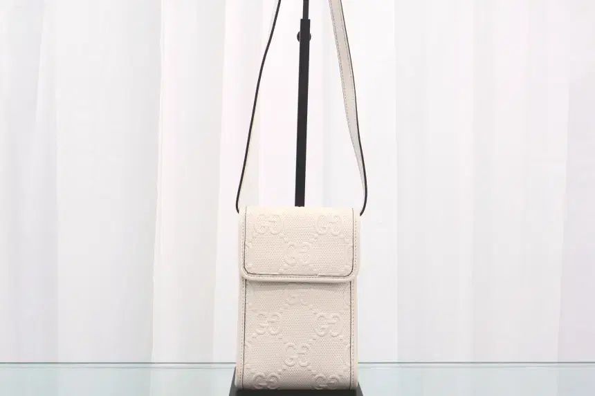 GUCCI グッチ GG エンボス ミニ クロスバッグ 625571