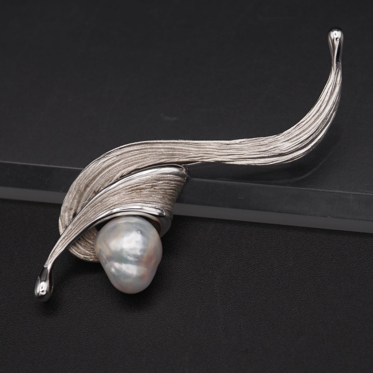 M 143 バロックパール SILVER刻印 ブローチ シルバー デザイン コサージュ 誕生石