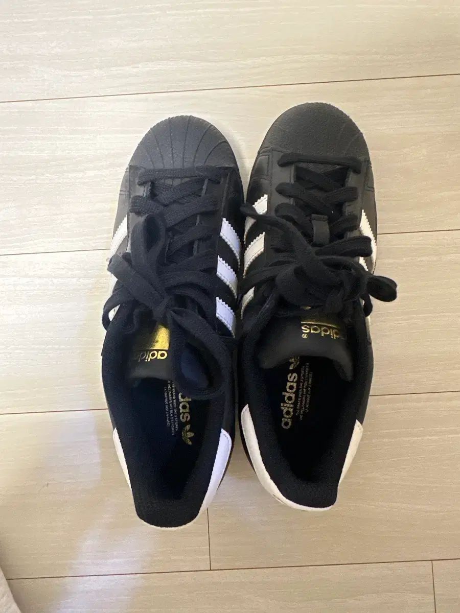 アディダス SUPERSTAR ブラック 在庫処分なので安く します ㅠ