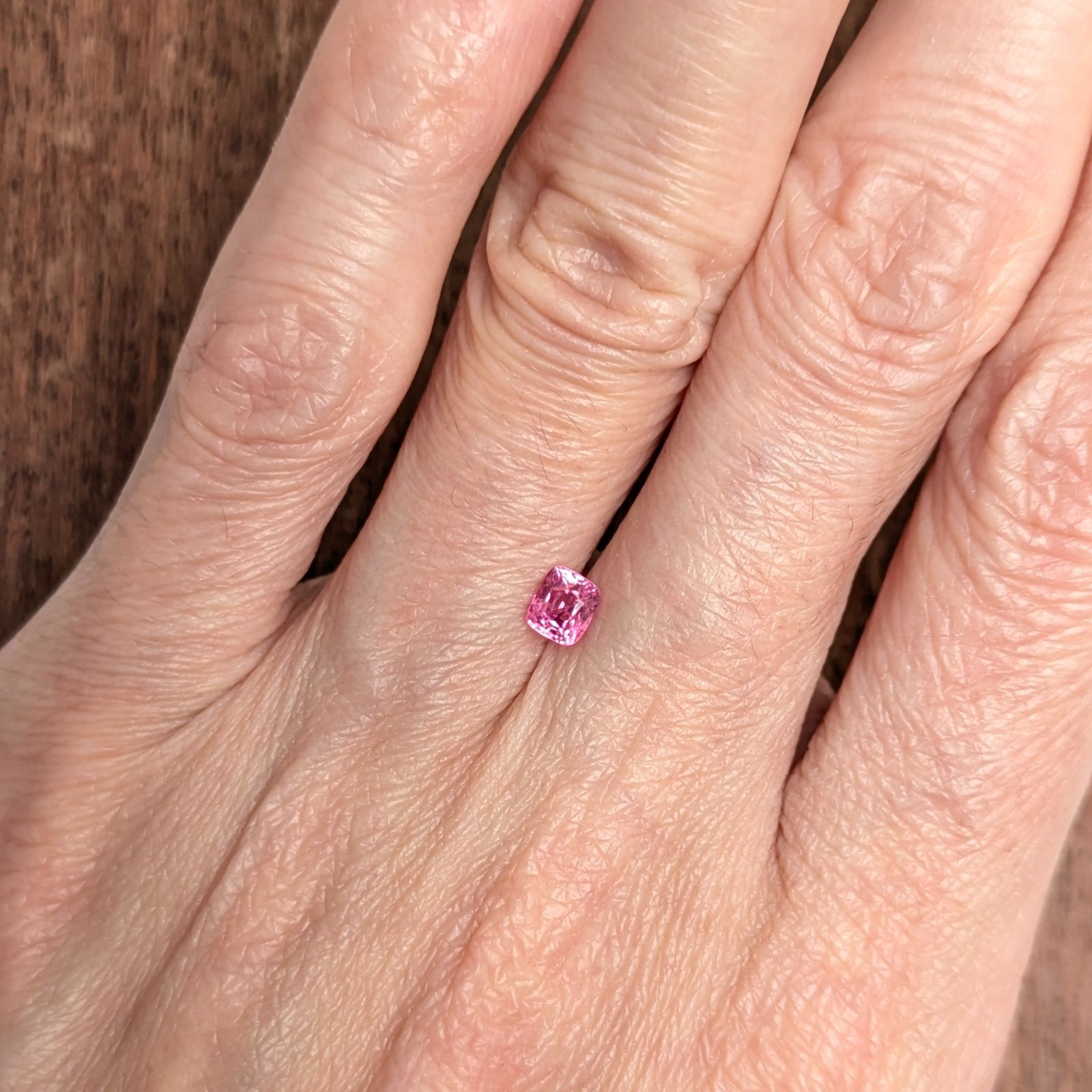 ピンクスピネル ミャンマー・モゴック産【0.39ct】PRO208147 - メルカリ
