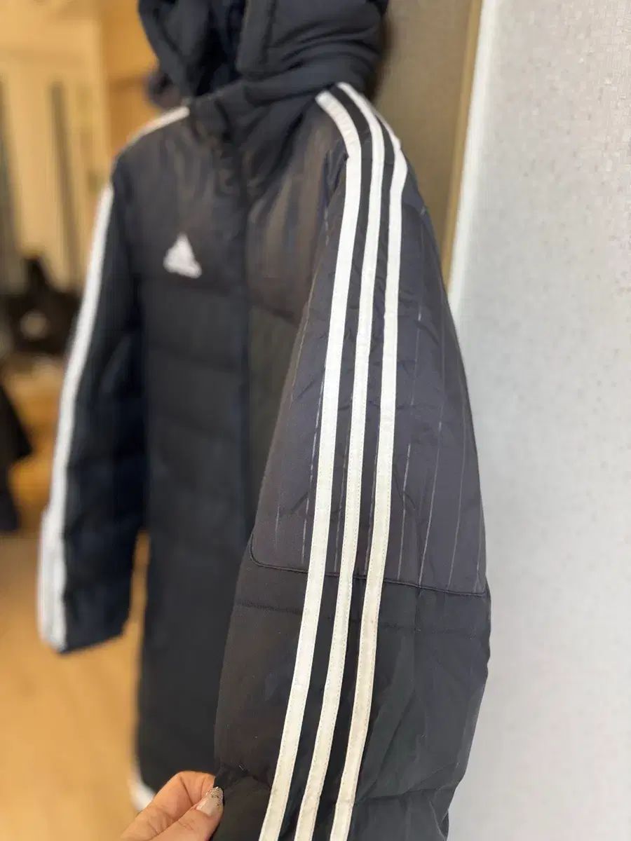 アディダス ロング丈ダウンジャケット