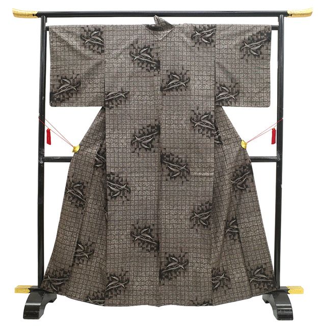 本場大島紬 着物 ♥ 正絹 大島紬 永長織物 十八算 １２マルキ カタス式 伝統工芸士 永長洋一 こげ茶 竹 箔格子 やまと扱い カジュアル 春 秋 冬 証紙 仕立て上がり 身丈166 裄丈65.5 Ｍ～Ｌサイズ みやがわ sbs 16826