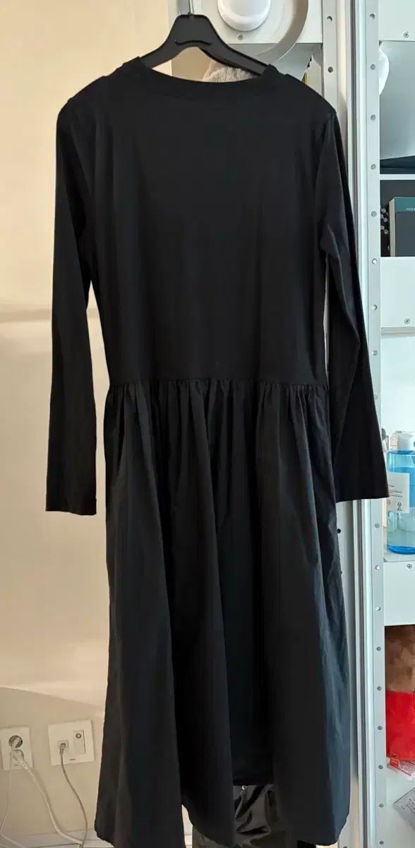 コス コントラスト パネル ロング スリーブ ミディ ドレス ブラック sサイズ