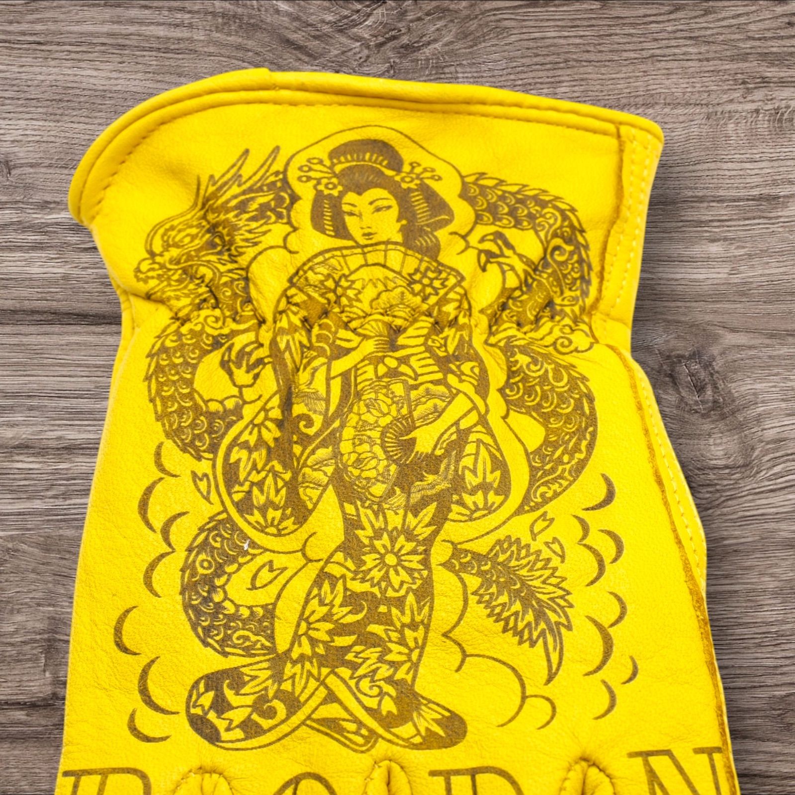 冬用　レザーグローブ　バイク　タトゥー　アメリカン　カスタム　裏起毛　手袋 牛革 冬用 保温綿 裏起毛 レザーグローブ スカル アメリカン バイク