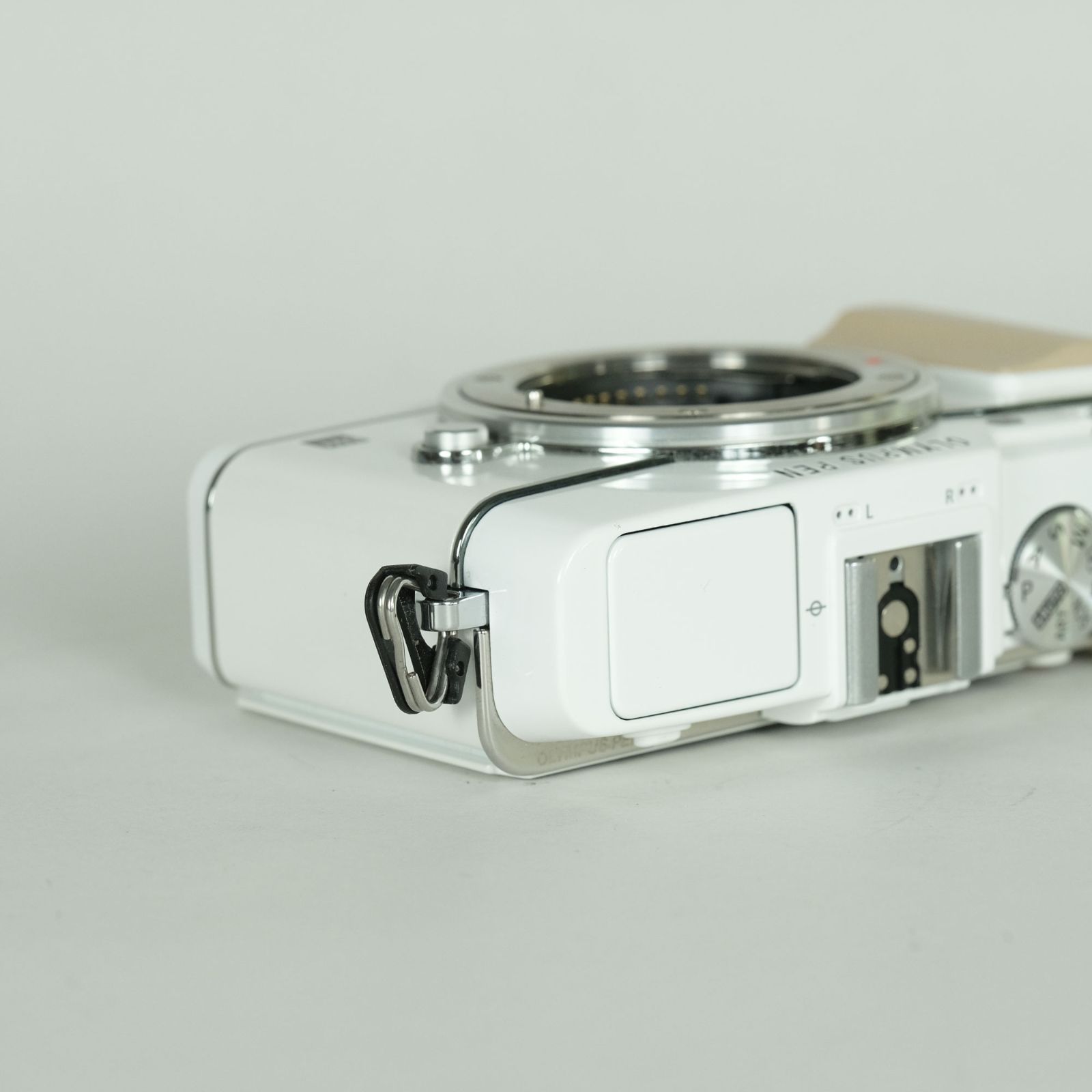 良品 | シャッター数2,630回｜電子ビューファインダー付] OLYMPUS PEN