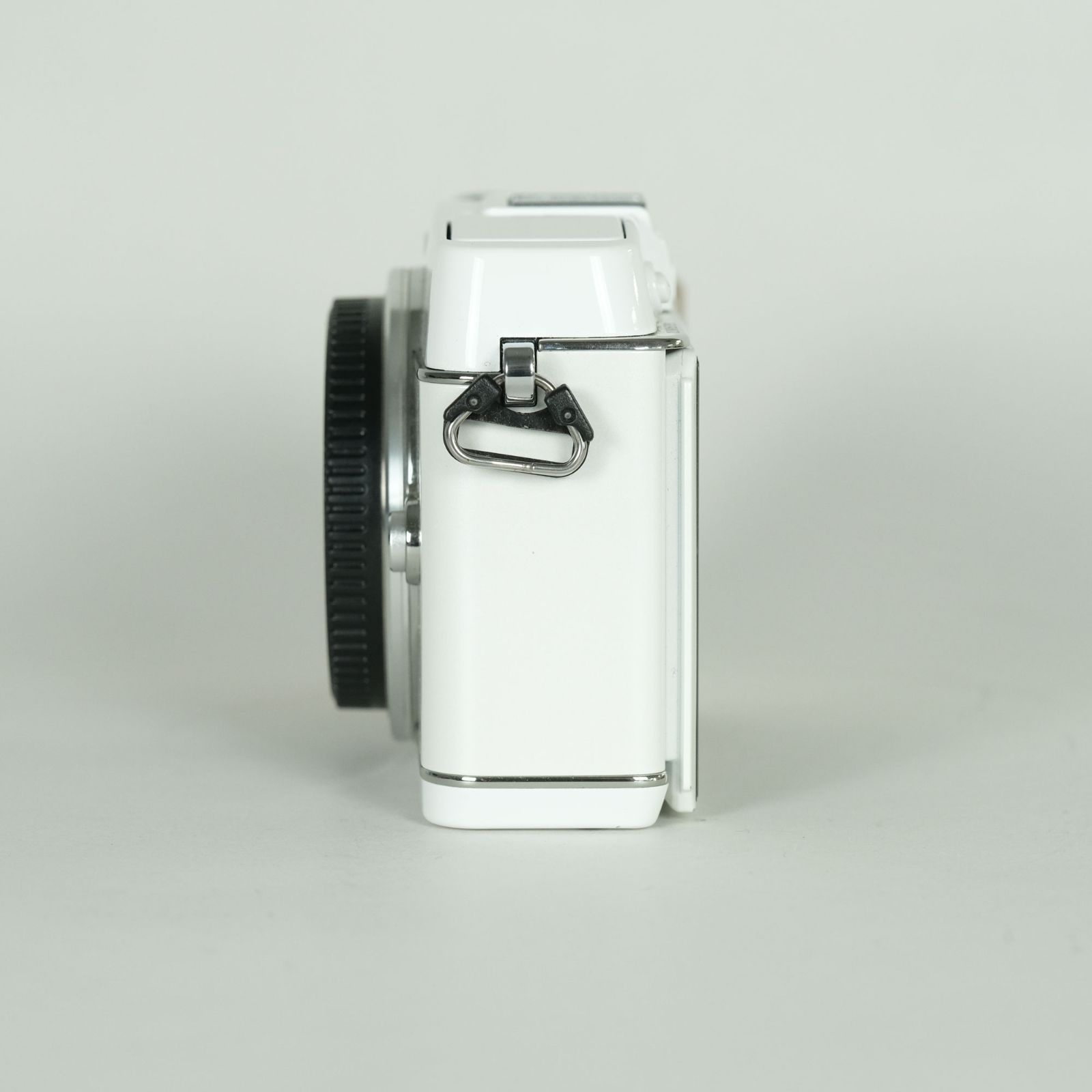 【美品】OLYMPUS PEN E-P5 ホワイト（オマケ付き） 良品 | シャッター数2,630回｜電子ビューファインダー付] OLYMPUS PEN