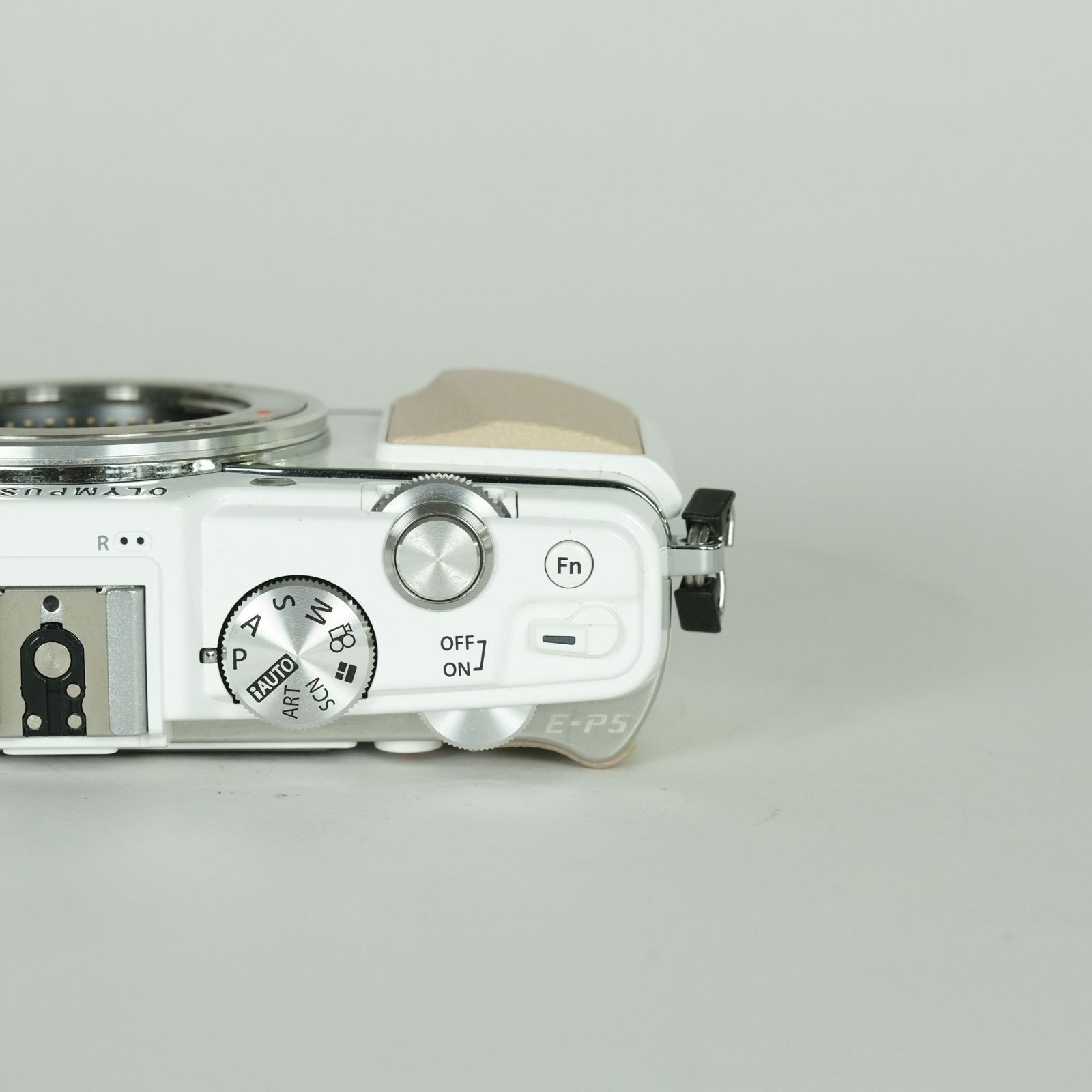 良品 | シャッター数2,630回｜電子ビューファインダー付] OLYMPUS PEN