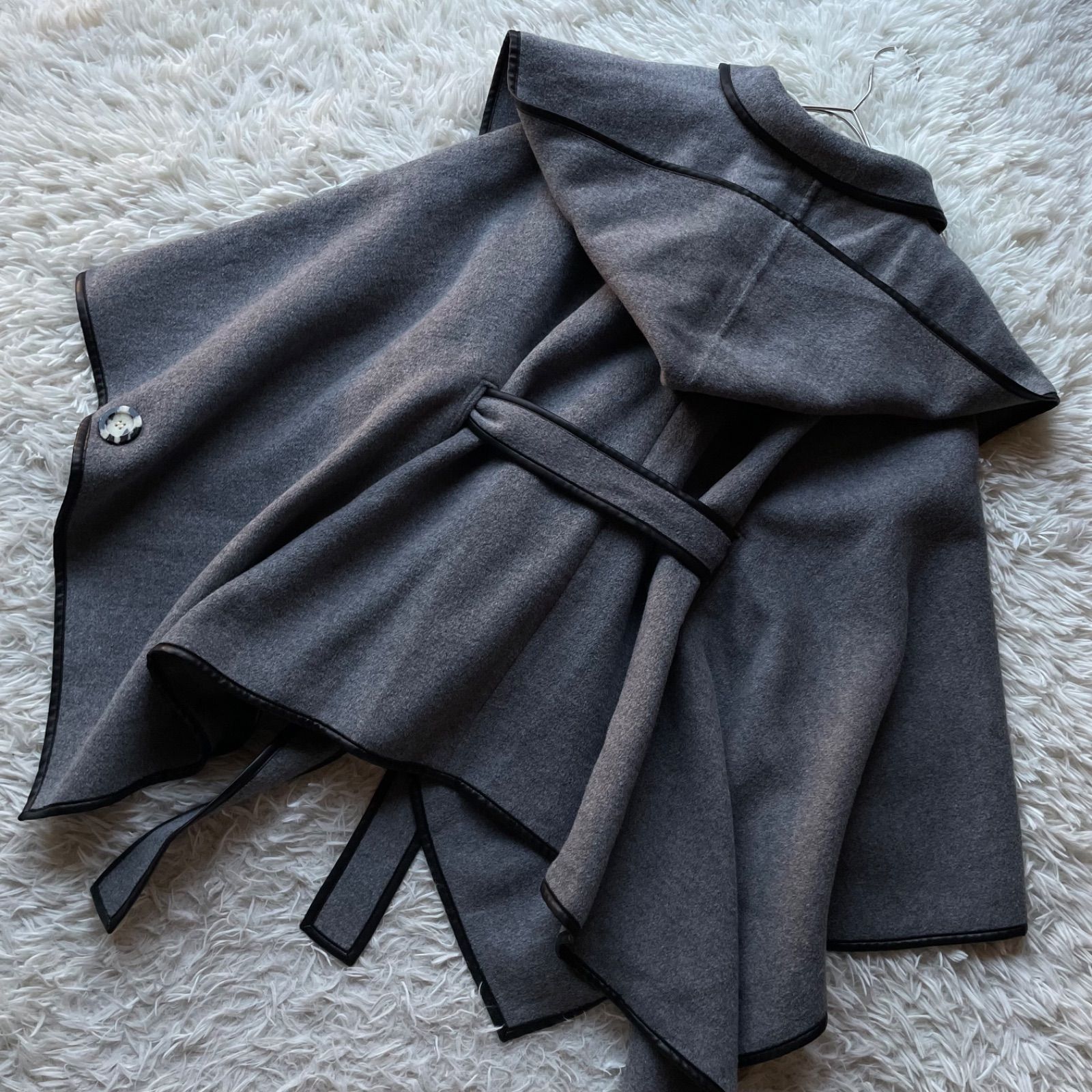 SNIDEL×新木優子×sweetトリプルコラボレーション ポンチョコート SNIDEL×新木優子×sweet】トリプルコラボ第2弾のポンチョコートが発売