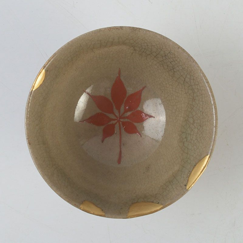 萬古焼　色絵　花文　酒盃　ぐい呑　金継ぎ直し　桐箱付　V　5664 萬古焼色絵花文酒盃ぐい呑金継ぎ直し桐箱付V5664