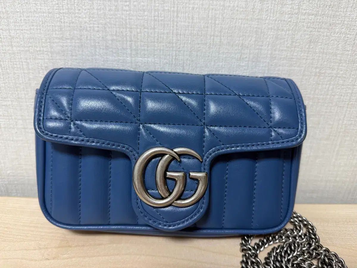 グッチ GG マーモント マトラッセ SUPER ミニバッグ