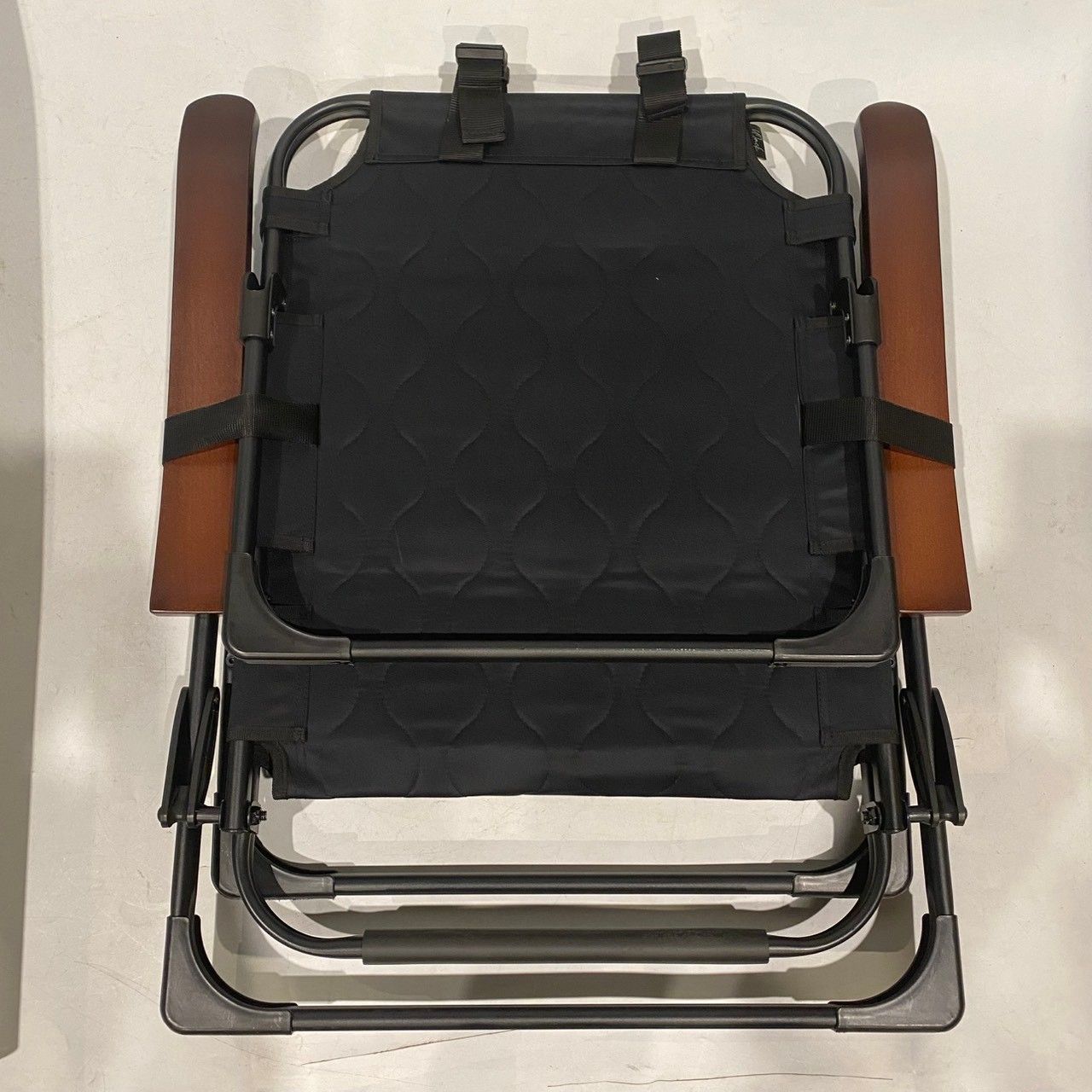 UJack(ユージャック) 難燃リクライニングローチェア Ver.2 abyss chair