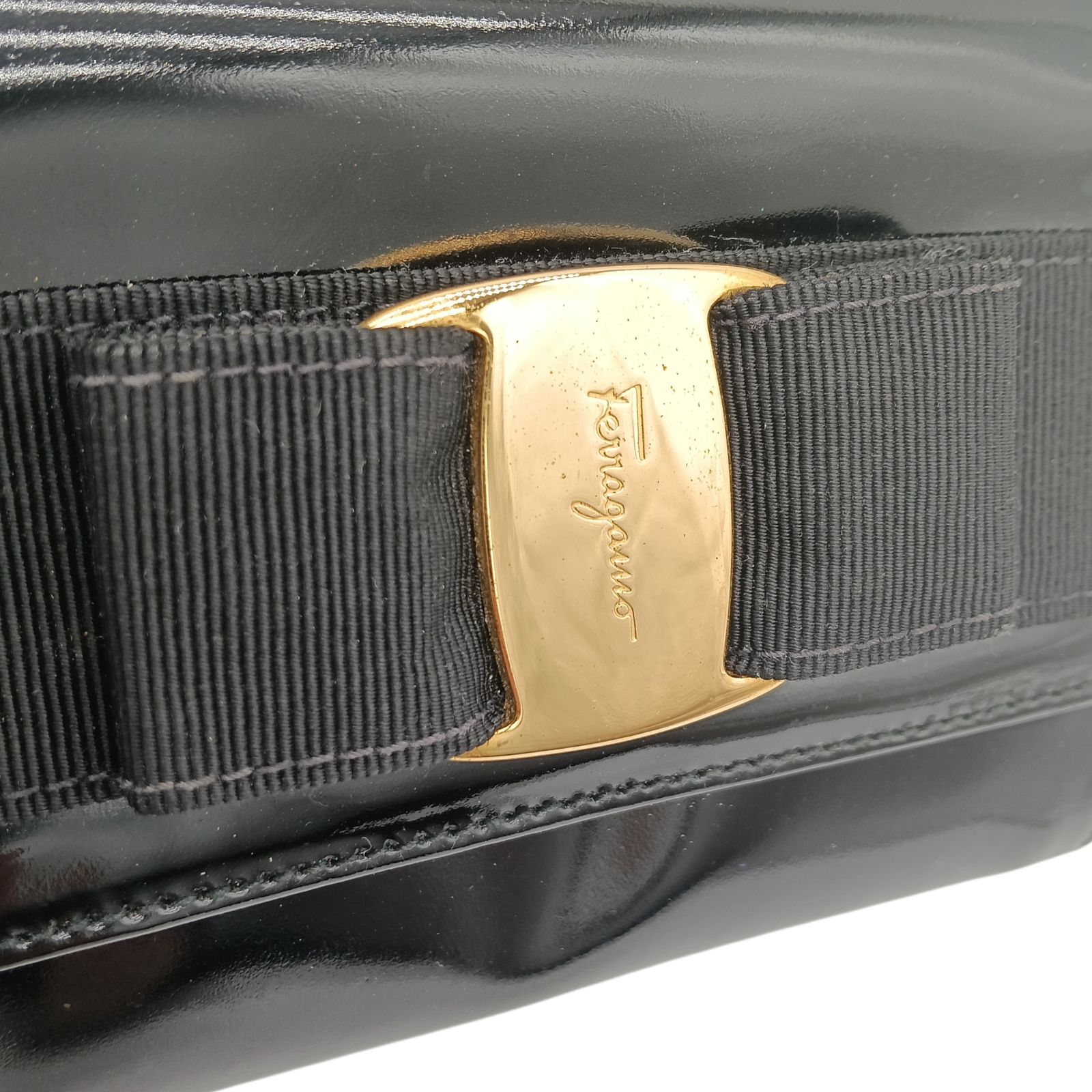 Salvatore Ferragamo フェラガモ ショルダーバッグ AQ213202 エナメル 