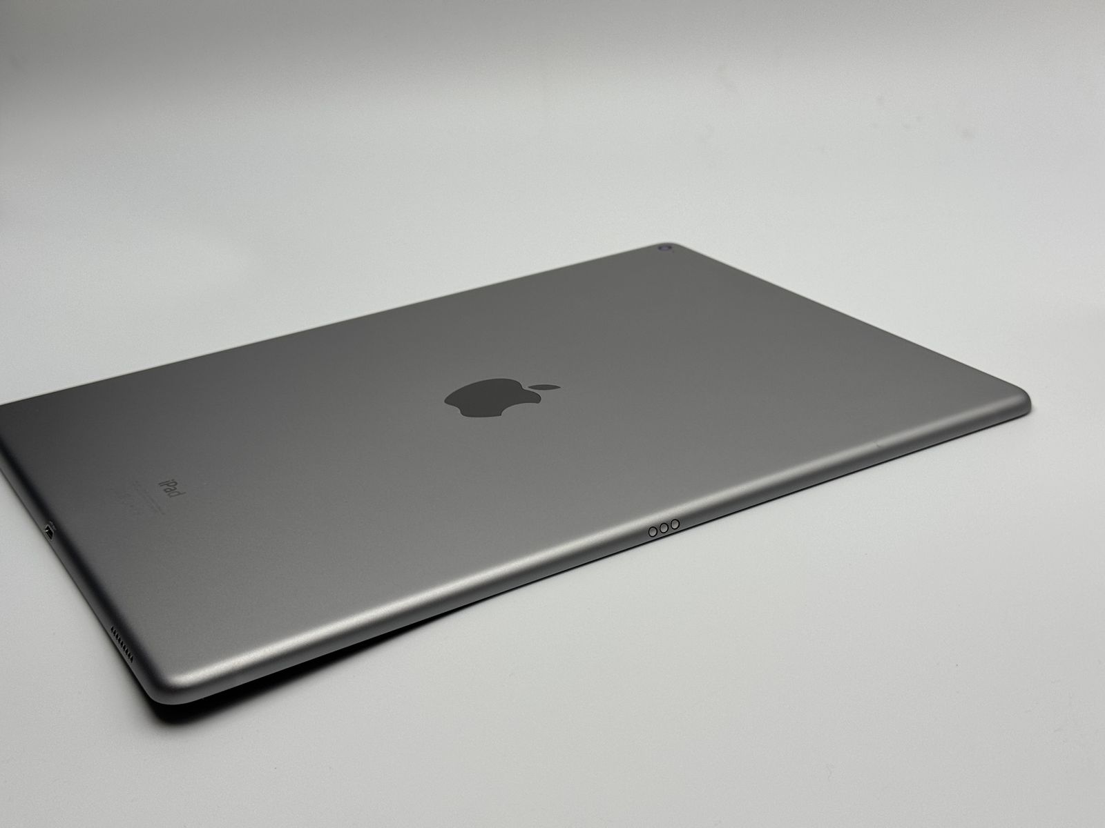 中古B】iPad Pro 12.9-inch 第1世代 32GB スペースグレイ Wi-Fi - メルカリ