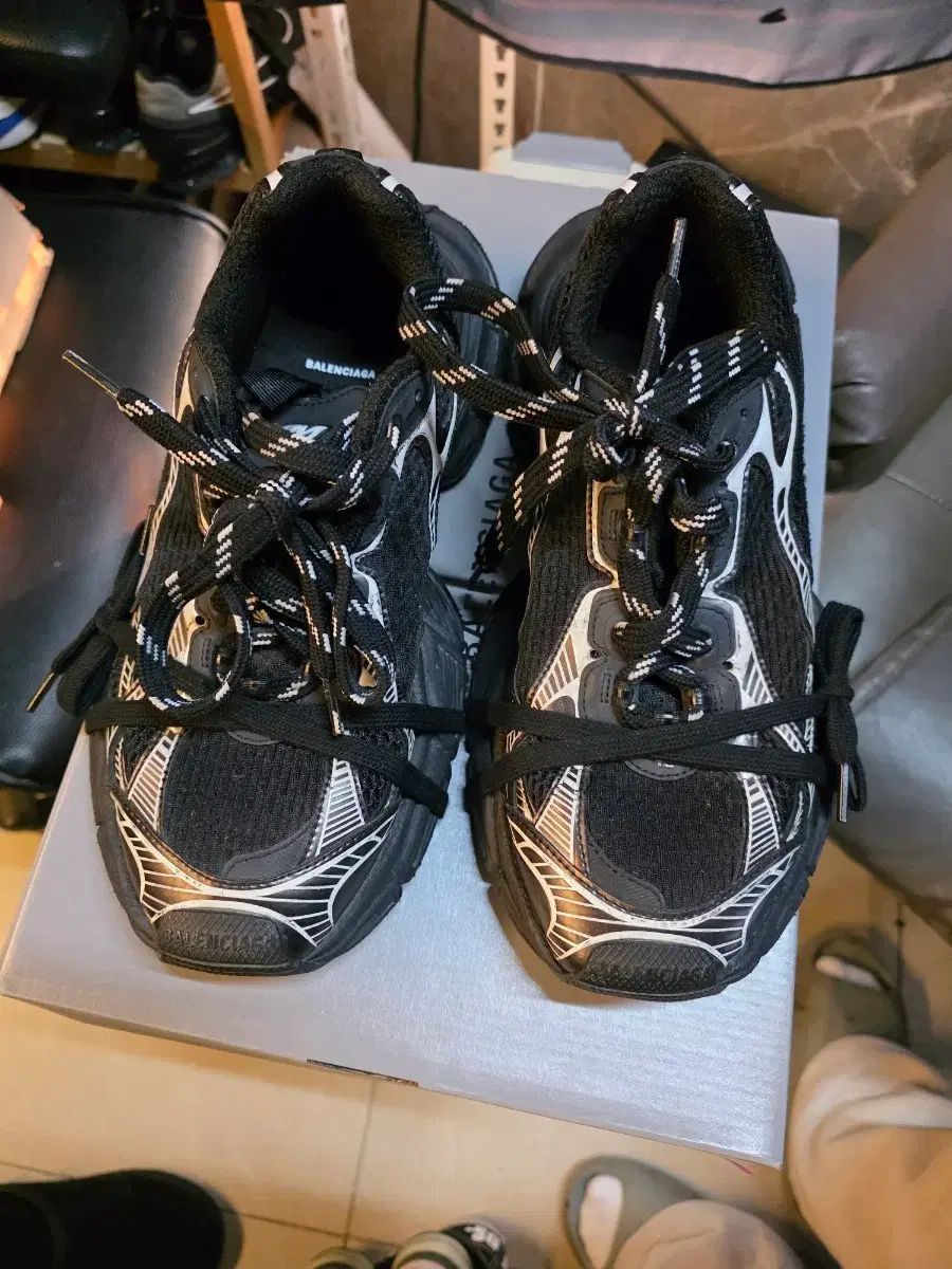 バレンシアガ 3 XL ブラック 白