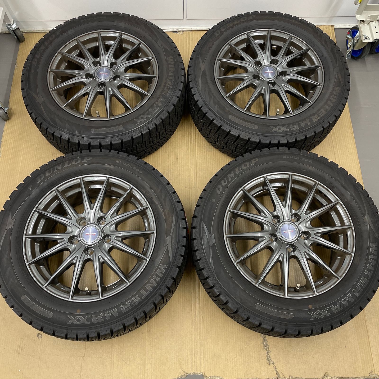 215/60R16 ダンロップ WM02 スタッドレス ホイールセット4本セット 5穴