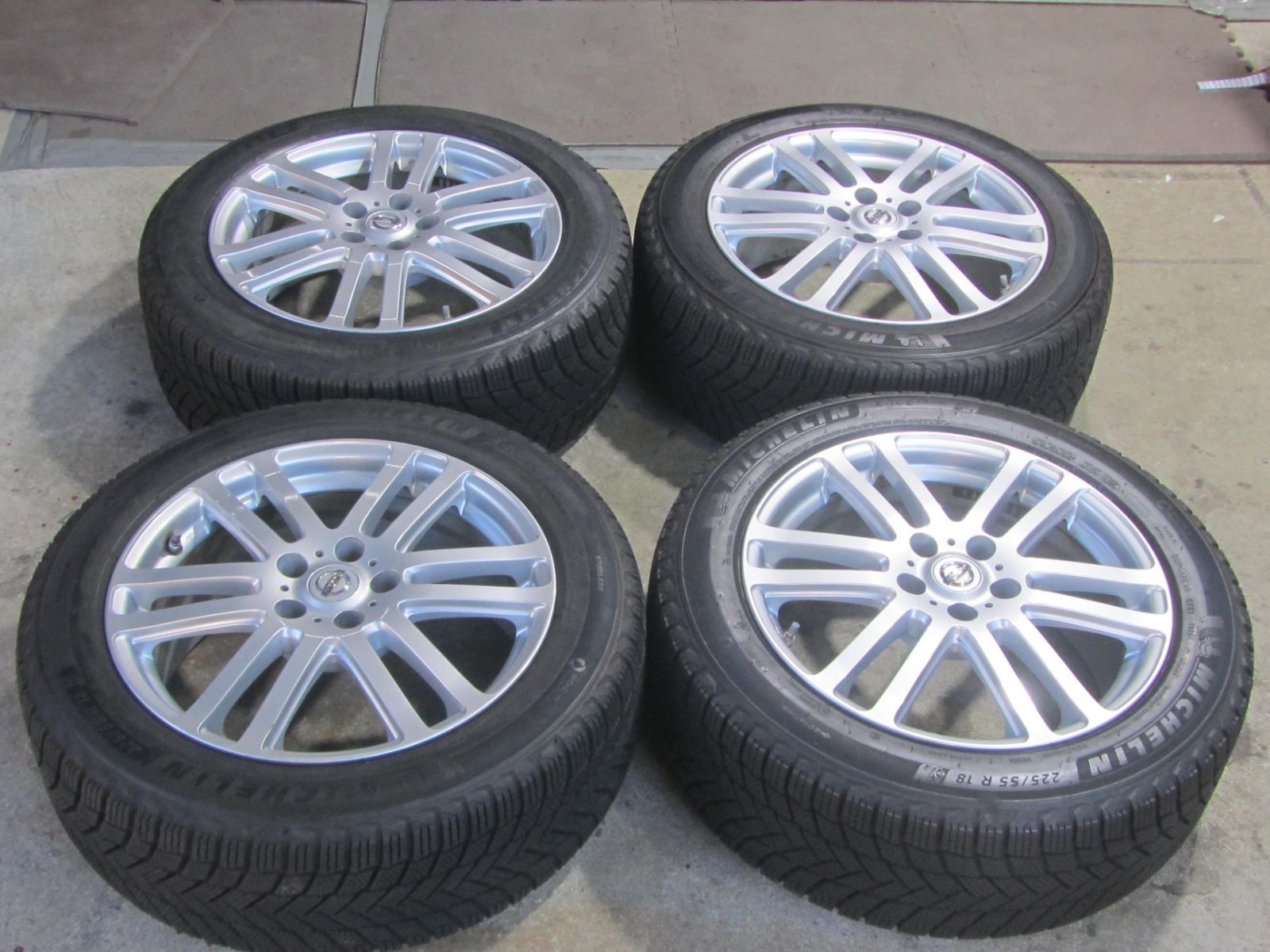 ニッサン純正】 225/55R18 スタッドレス ミシュラン X-ICE SNOW