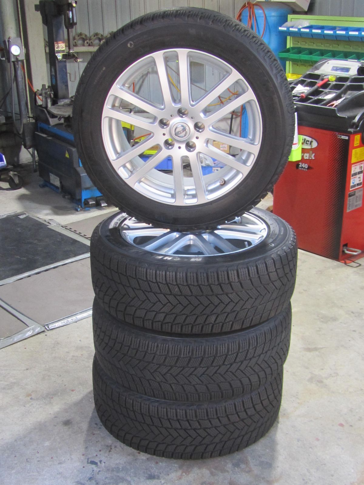 ニッサン純正】 225/55R18 スタッドレス ミシュラン X-ICE SNOW