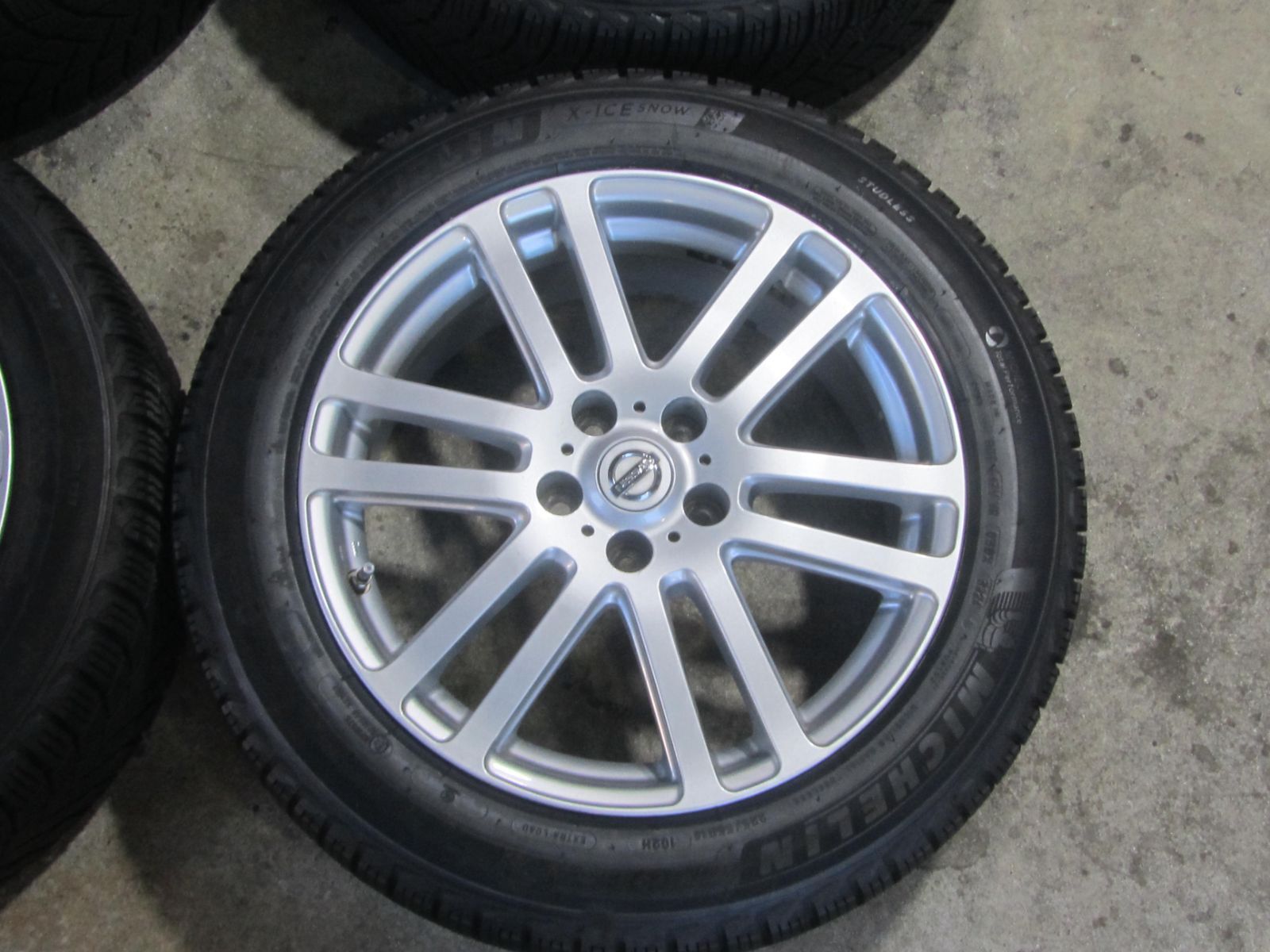 ニッサン純正】 225/55R18 スタッドレス ミシュラン X-ICE SNOW